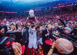 九游体育下载-多伦多猛龙关键时刻迎来里程碑葡萄牙体育更衣室发声备战法国杯,网友:纽约尼克斯今夜门线救险